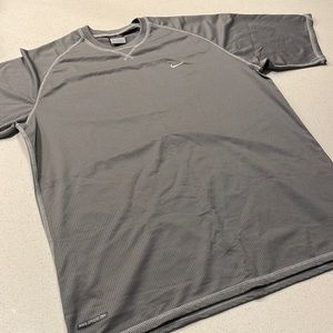 Nike sphere dry short sleeve dri fit tee mens size M.